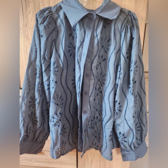 Elegant Blue Embroidered Women's Top - Picture 3 of 5